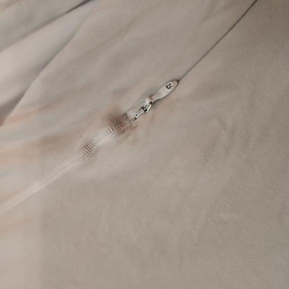 Lululemon Athletica White Activewear Top - Picture 6 of 9